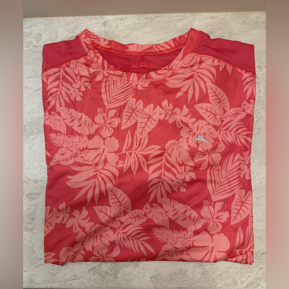 Tommy Bahama performance tee -Islands theme, mesh back, stretchy fabric, EUC tee